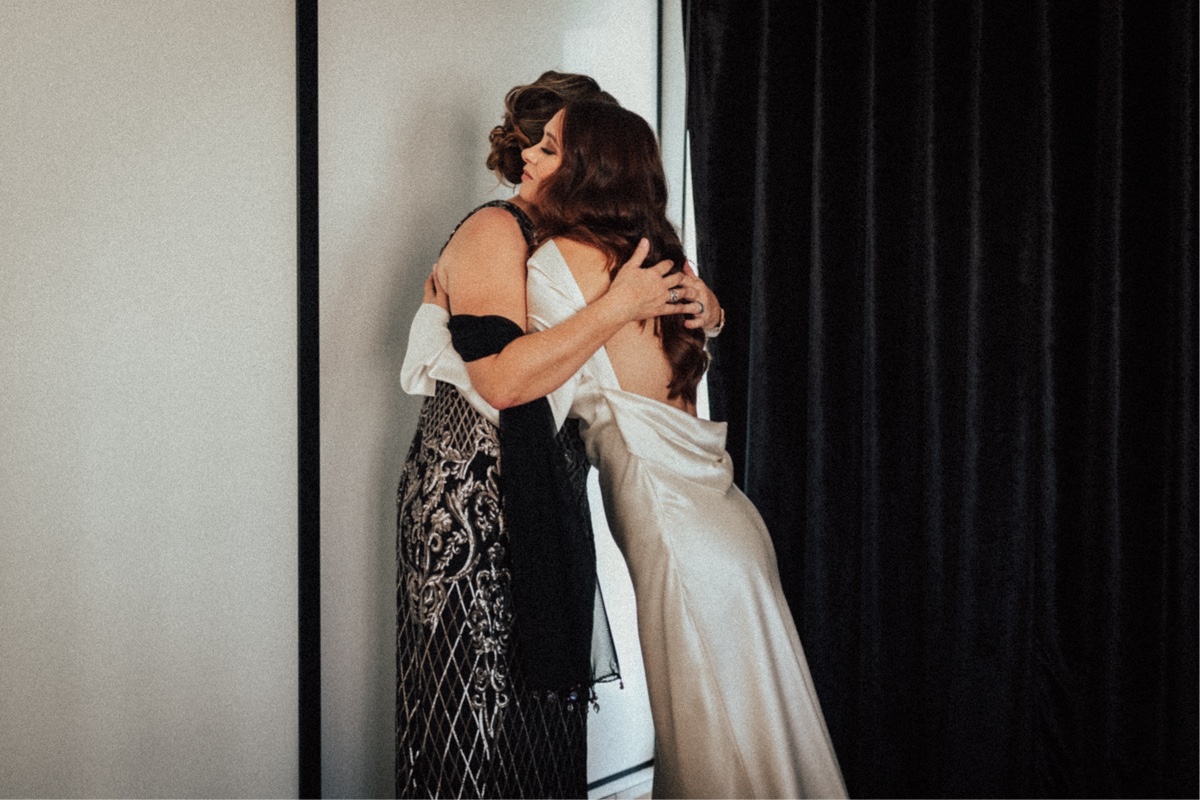 bride hugging her mom on her wedding day at the guild hotel 